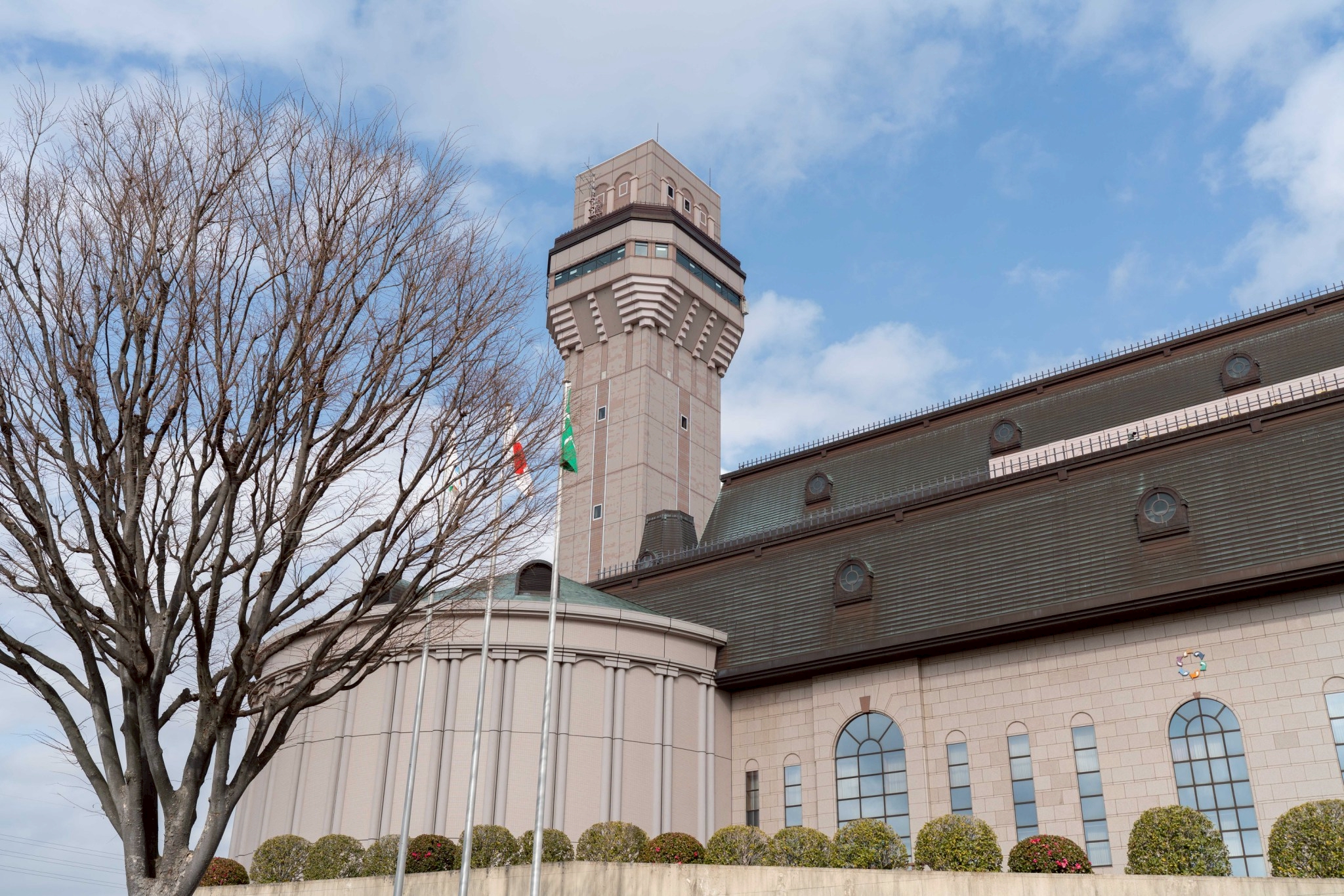 第一工場外観と100メートルの煙突