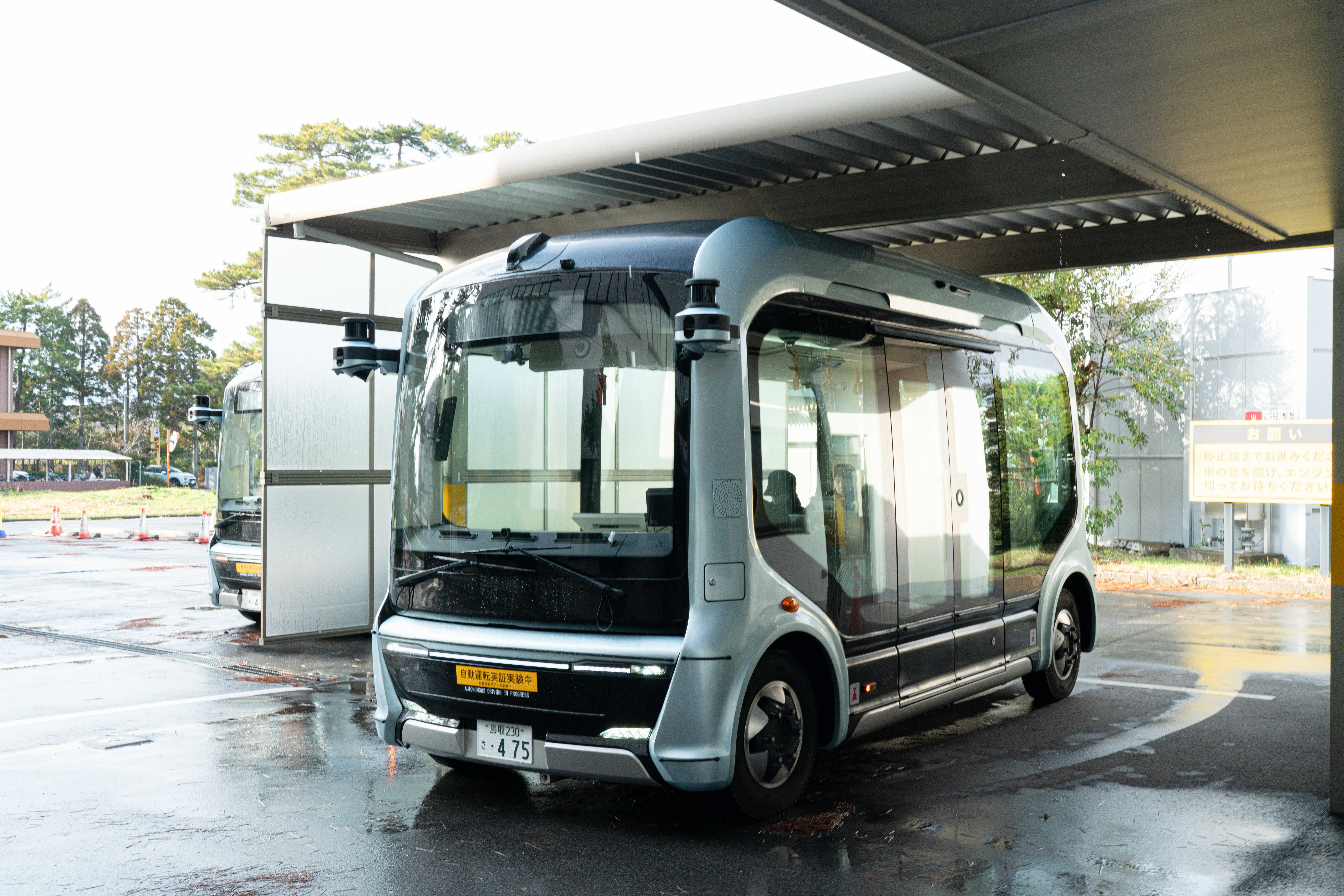 自動運転バス外観