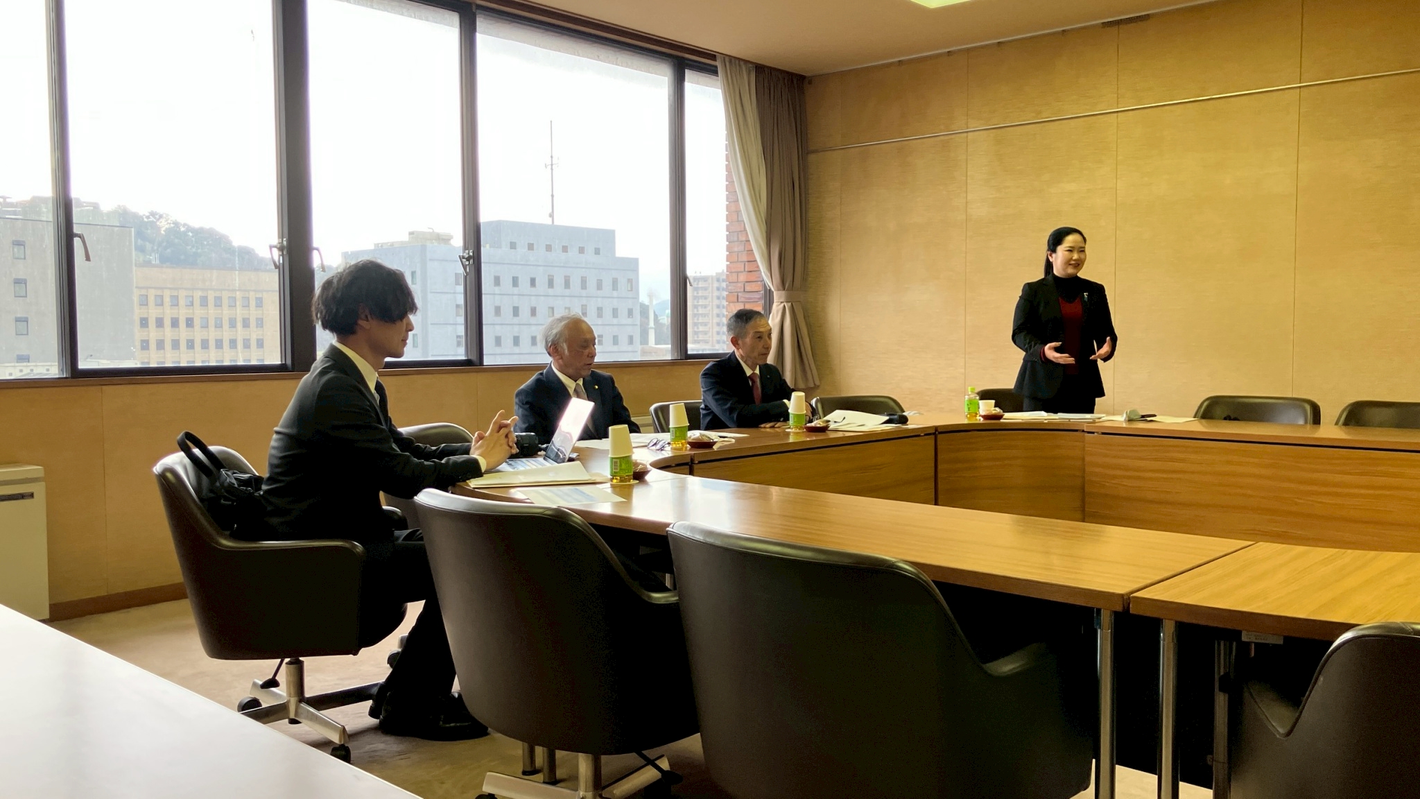 米子市担当課からの説明を受ける様子